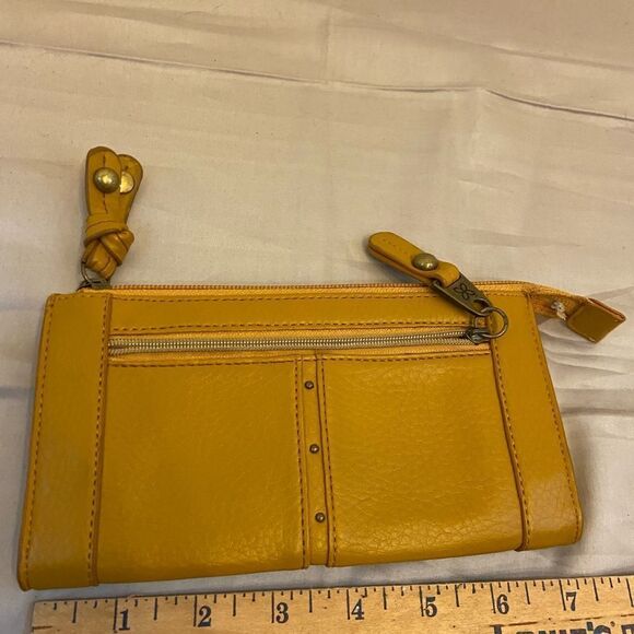 Relic wallet 7”x4” discoloration - Picture 2 of 5